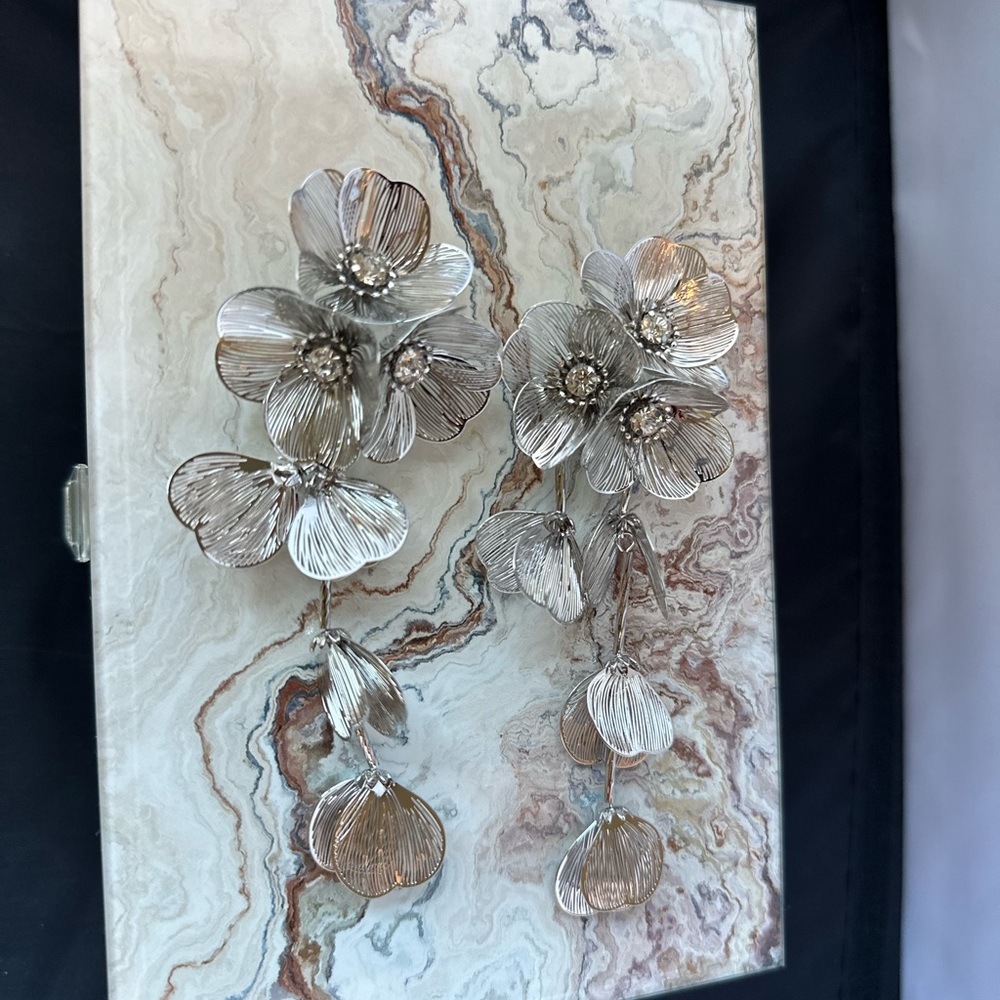 Elegant Silver Floral earrings